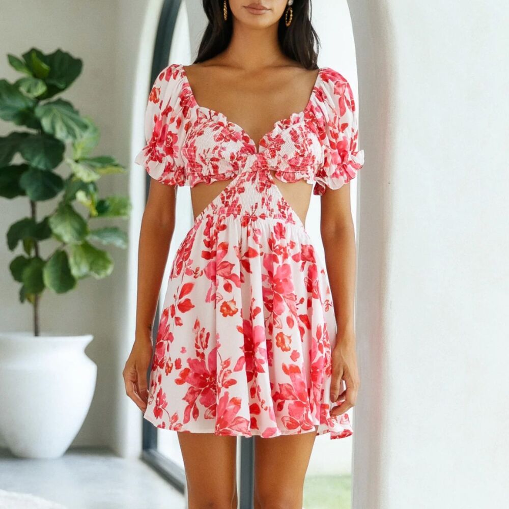 Women Hello Molly Sweet Like Vanilla Dress Floral Red White Size Medium US 6